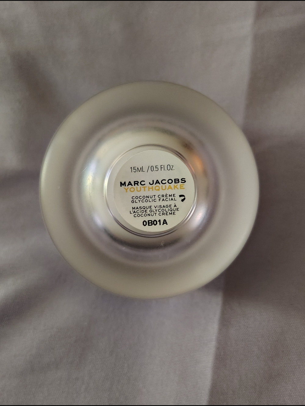 Marc Jacobs Youthquake Coconut Crème Facial Mask — White and Gold Accents - Picture 3 of 3